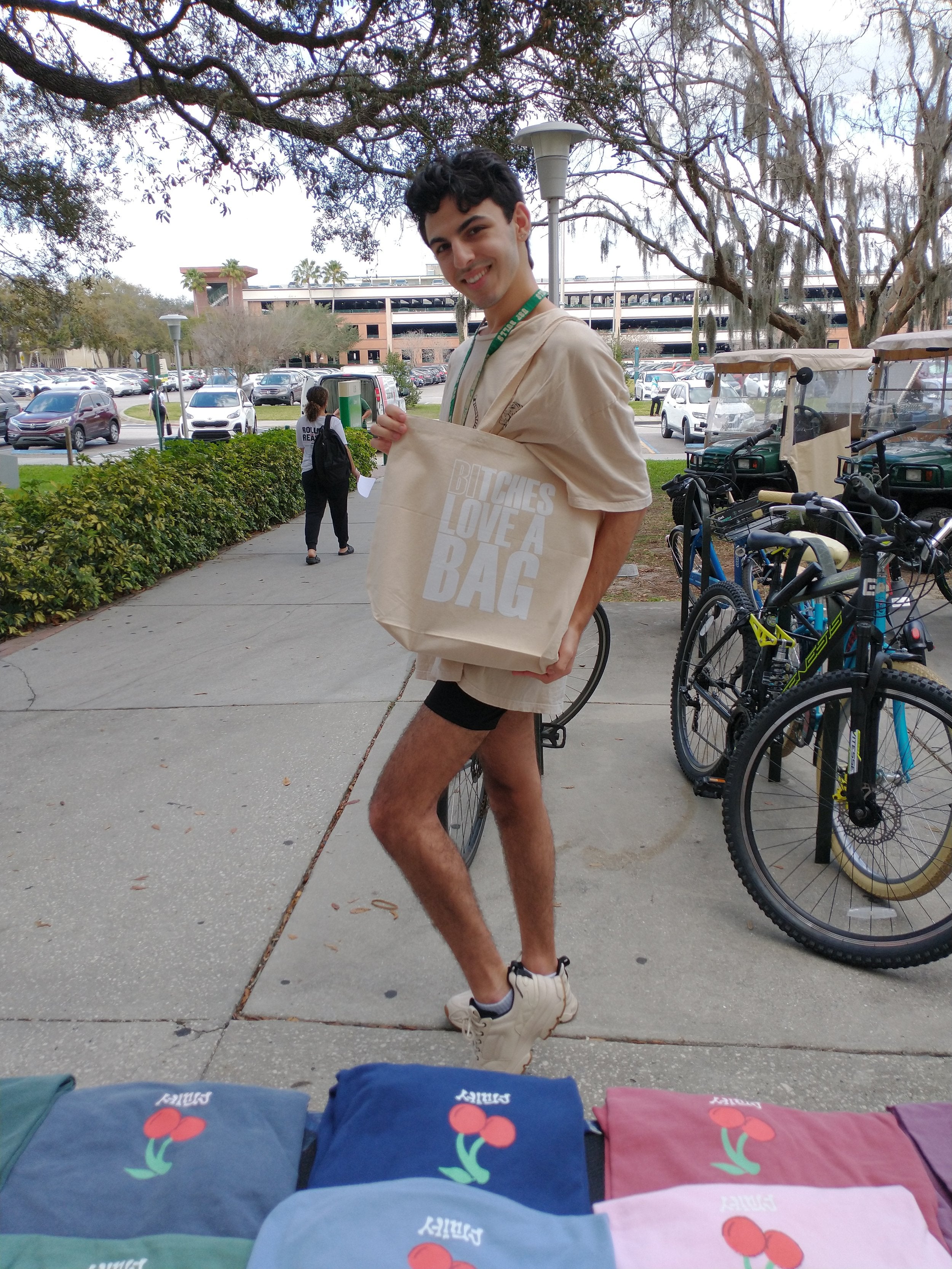 (BI) BITCHES LOVE A BAG
